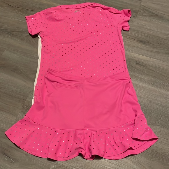 This is a slazenger golf set, it’s pink and white in the size youth extra large. - Picture 2 of 2